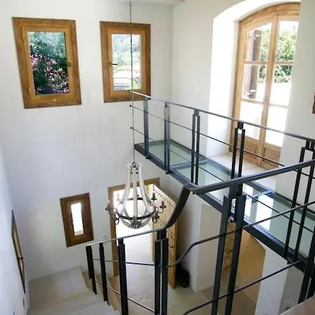 Beachfront Villa, Sun And Sea بيت للعطل