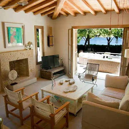 Holiday home Beachfront Villa, Sun And Sea